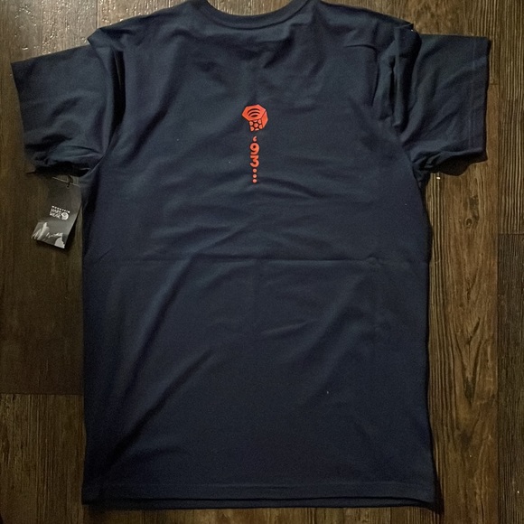 Mountain Hardwear shirt - Picture 3 of 4